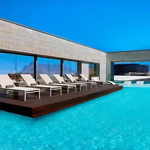 Marriott Crystal Towers Отель